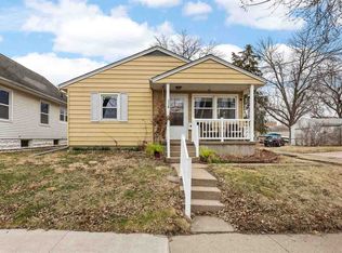 1114 11th St NW, Cedar Rapids, IA 52405