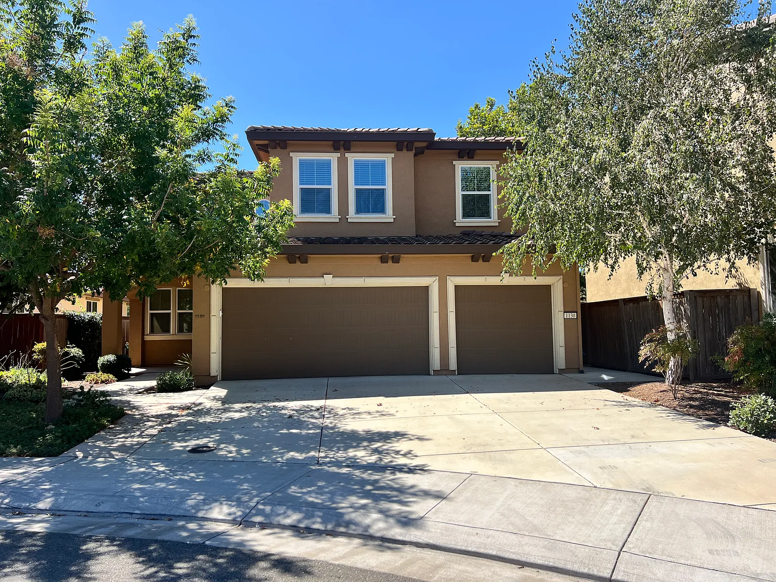 5 bed, 3026 sqft, $4,000 — Photo 1