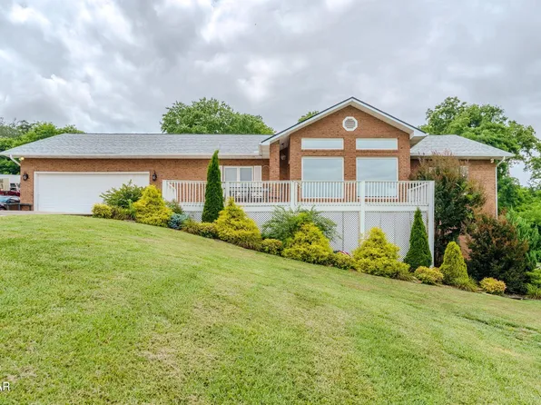 940 Hilltop Ln, Kodak, TN 37764
