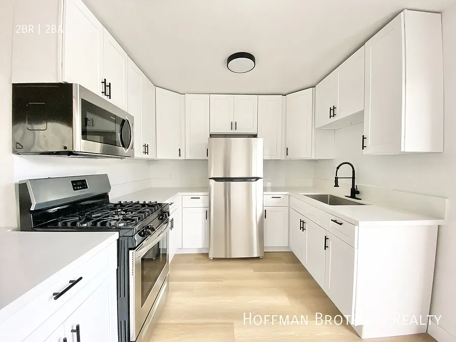Building Photo - 136 S Oxford Ave #8