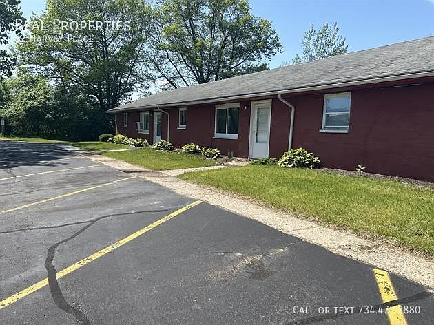 82 Harvey Pl
