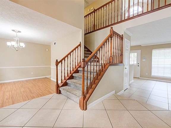 3rd image of 518 Ellingham Dr