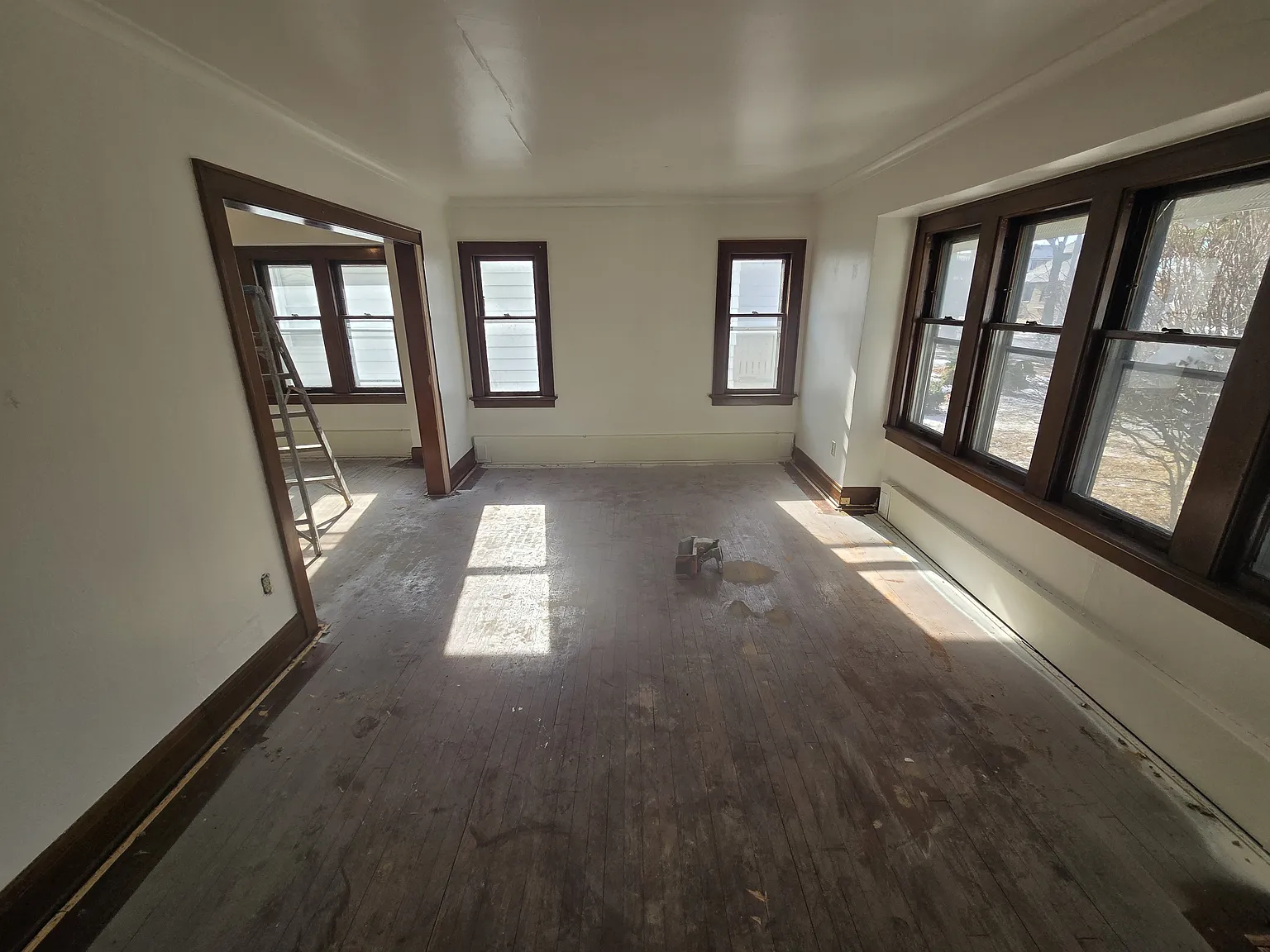 3 bed, $1,800 — Photo 2