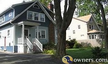 2nd image of 40 Laurel St