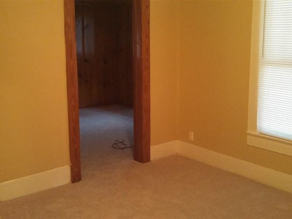 4th image of 905 Magnolia Dr NW