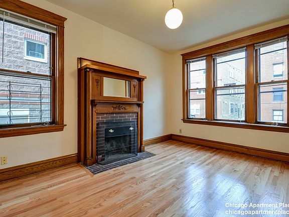 2nd image of 3914 N Greenview Ave #1