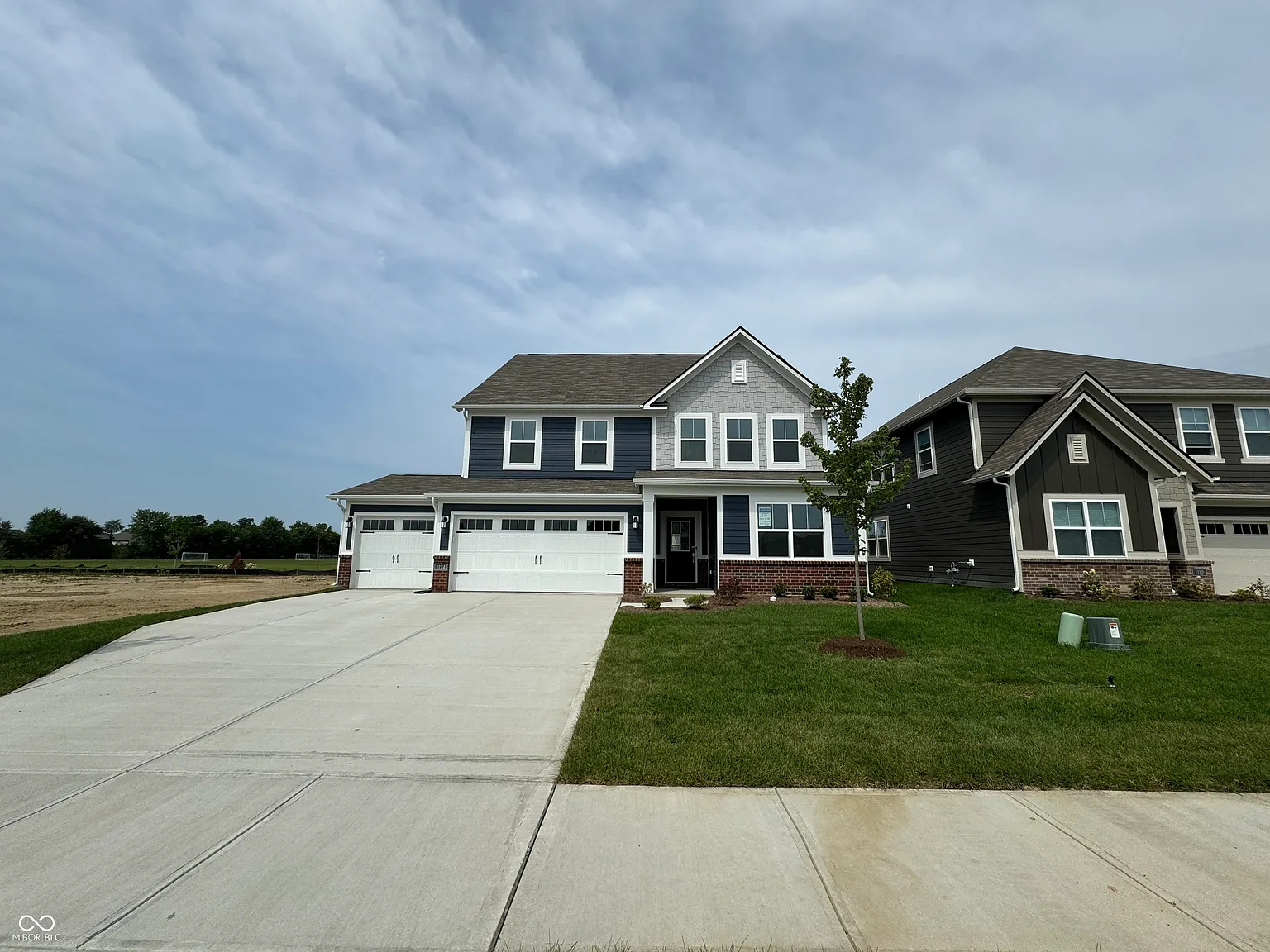 5 bed, 3.5 bath, 3174 sqft, $3,000 — Photo 2