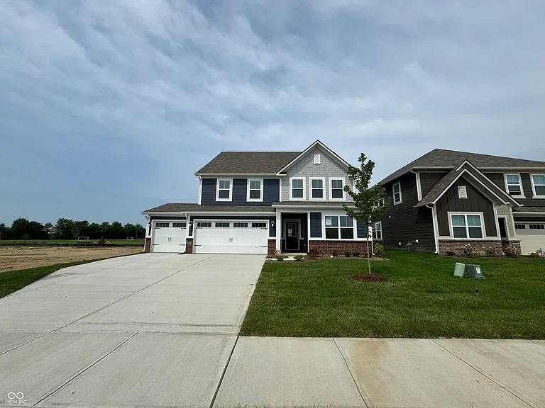 1124 Tansley Ln — Photo 2