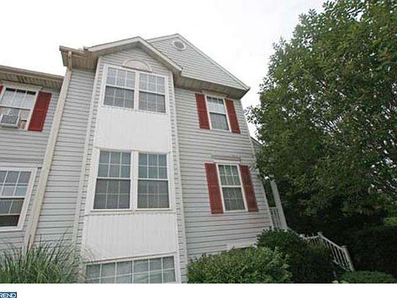 2nd image of 122 McMullen Cir