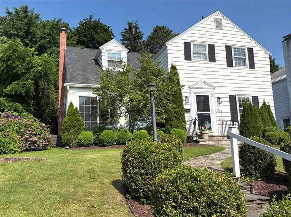 308 Haddonfield Dr, Syracuse, NY 13214