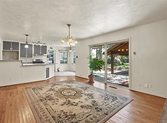 3rd image of 1209 Park Ln