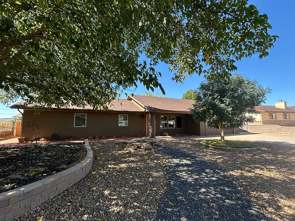 3165 Crestview Dr