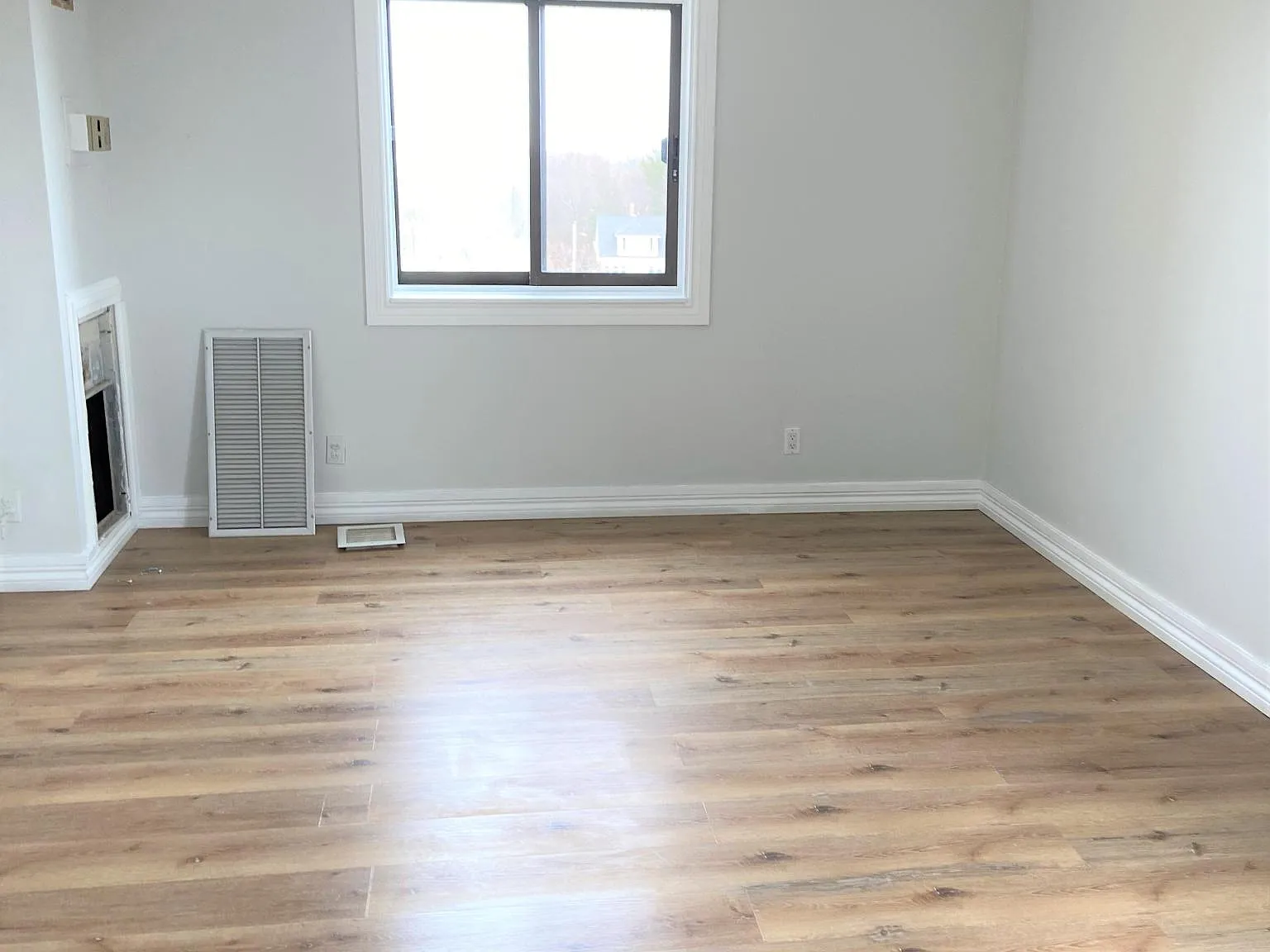 2 bed, 1170 sqft, $2,300 — Photo 2