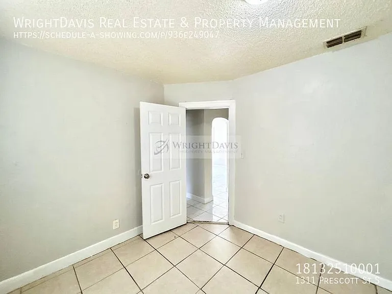 1311 Prescott St S — Photo 21