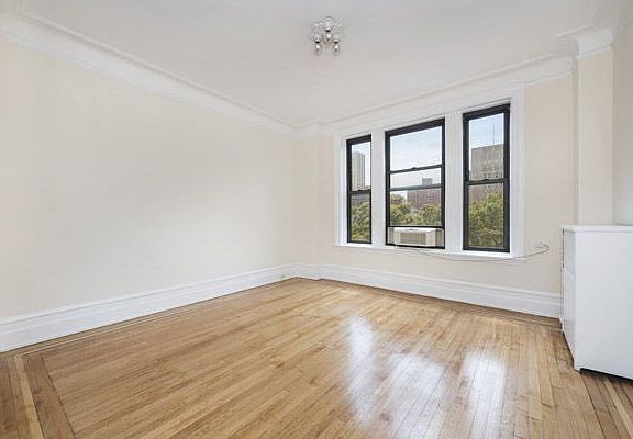 3rd image of 160 W 95th St Ph 5