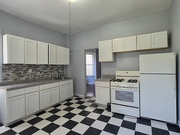 96 Brown Pl #A — Photo 43