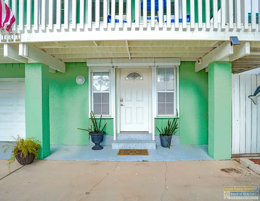 3 bed, 3.5 bath, 1800 sqft, $3,500 — Photo 2