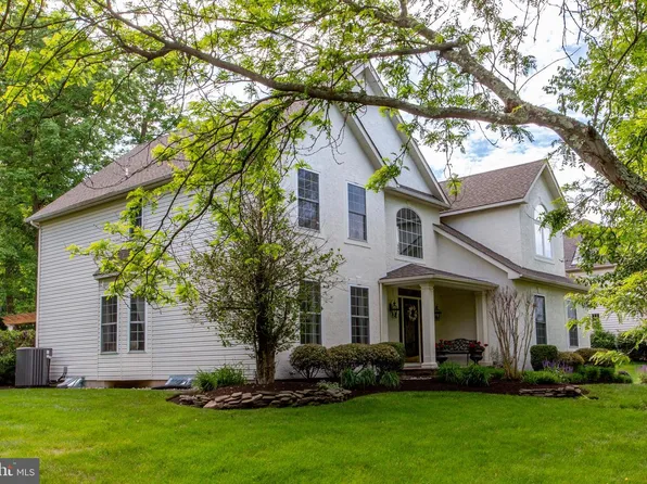 6 Leapson Ln, Doylestown, PA 18901