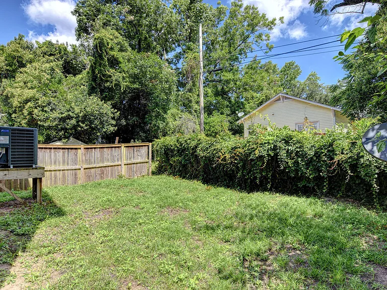 2107 Metts Ave — Photo 4