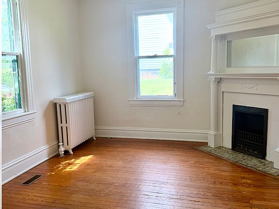 2nd image of 317 N Market St Unit 1