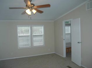 110 Twin Oaks Ln, Elgin, TX 78621