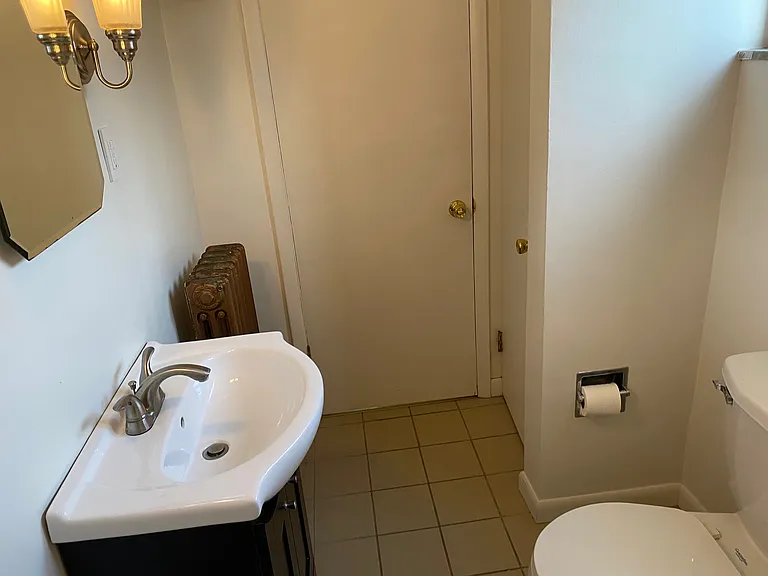 260 Edith St — Photo 8