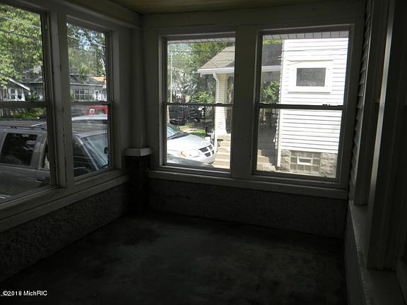 2nd image of 1108 Dickinson St SE
