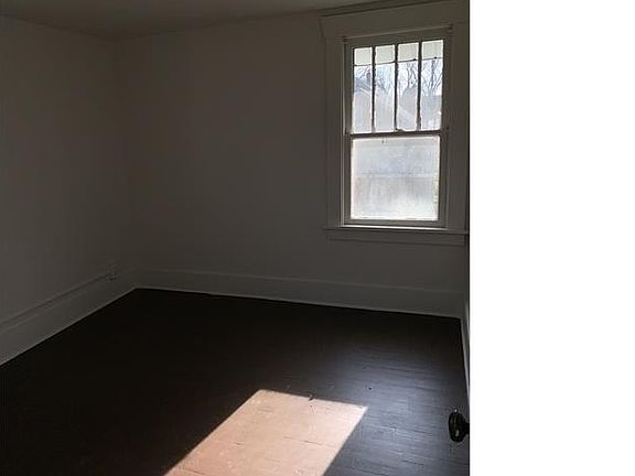 4th image of 913 Maryland St NW