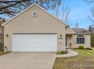 6853 Whispering Forest Dr NE, Cedar Springs, MI 49319