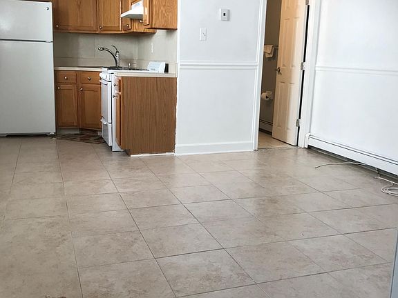 5th image of 282 Candon Ave #2