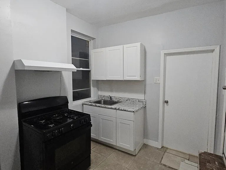 310 14th Ave #A — Photo 9