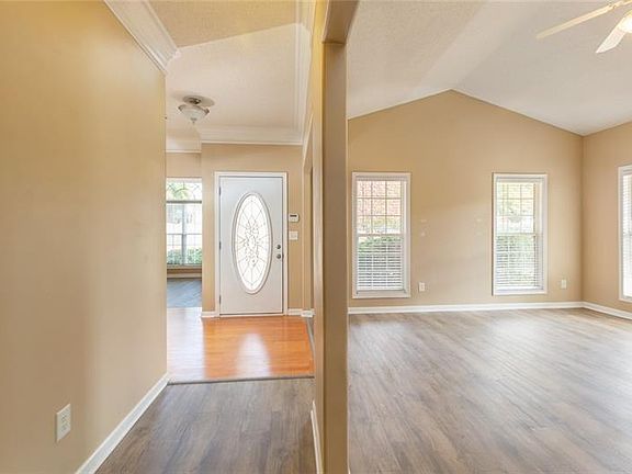 4th image of 300 McKendree Ct