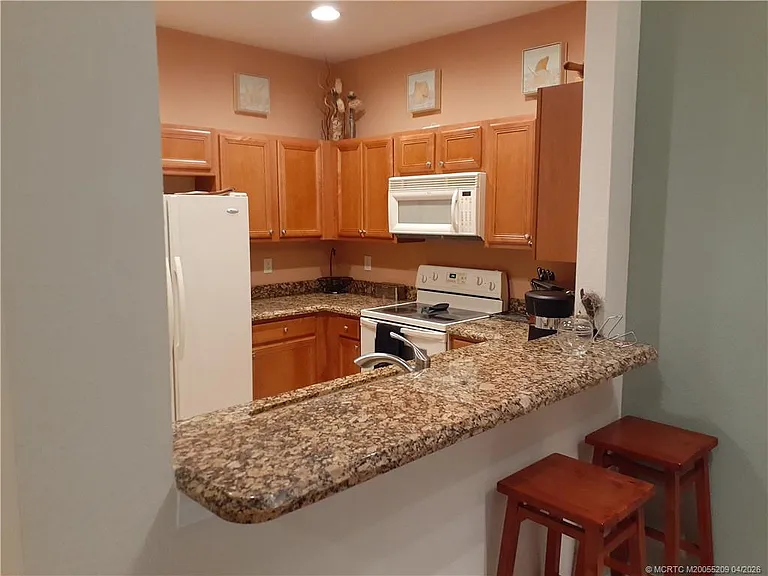 1571 SE Hampshire Way #104 — Photo 6