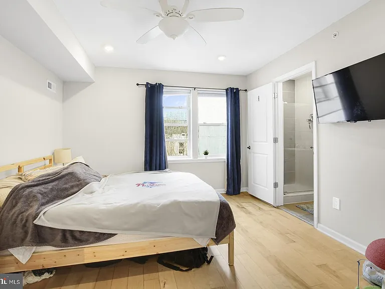 1431 Poplar St #D — Photo 13