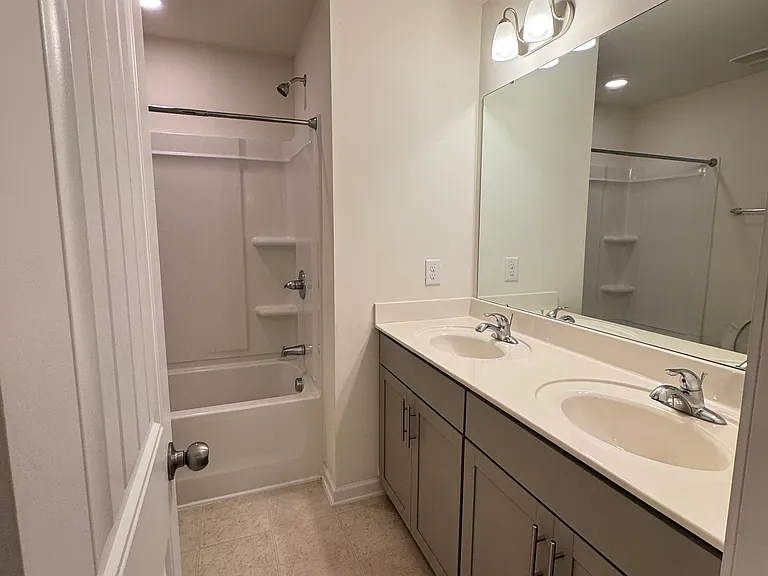 1070 Coldstream Dr — Photo 32