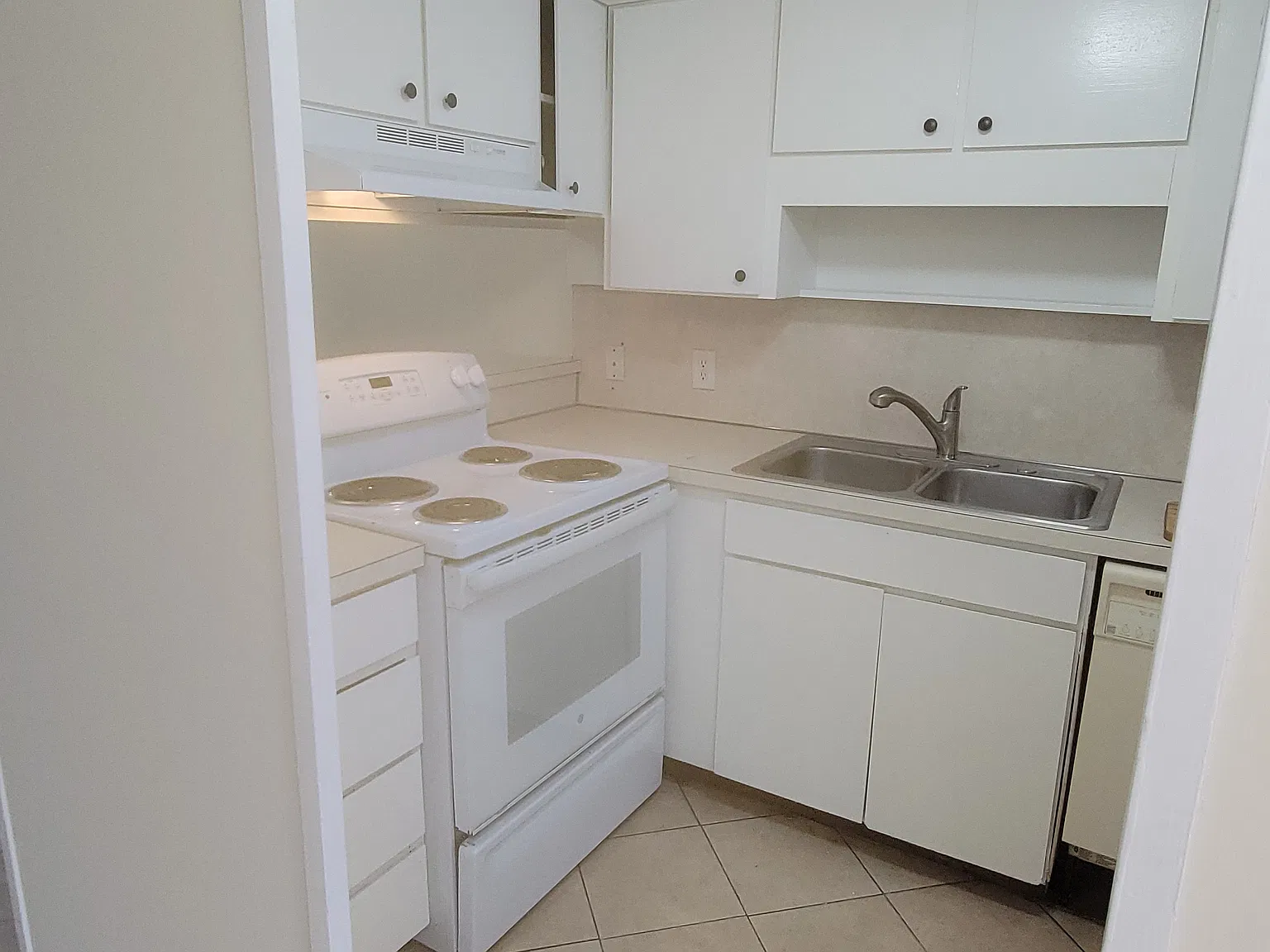 2 bed, 950 sqft, $1,700 — Photo 3