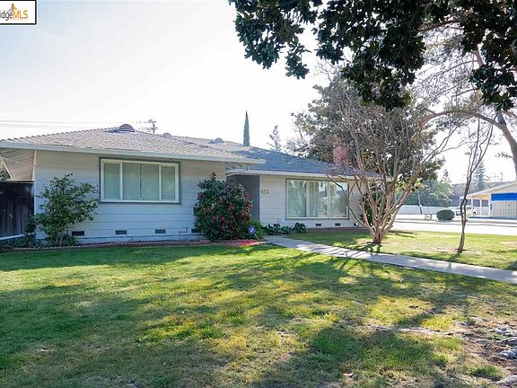 3rd image of 2884 W Benjamin Holt Dr