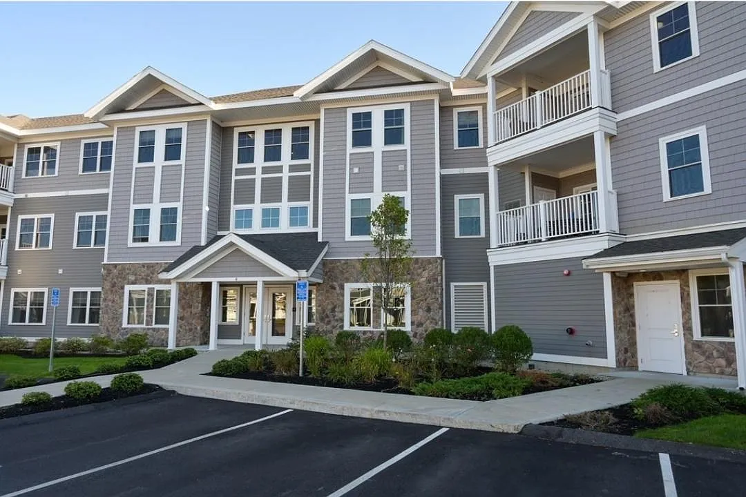 Building Photo - 4 Longwood Ln #206