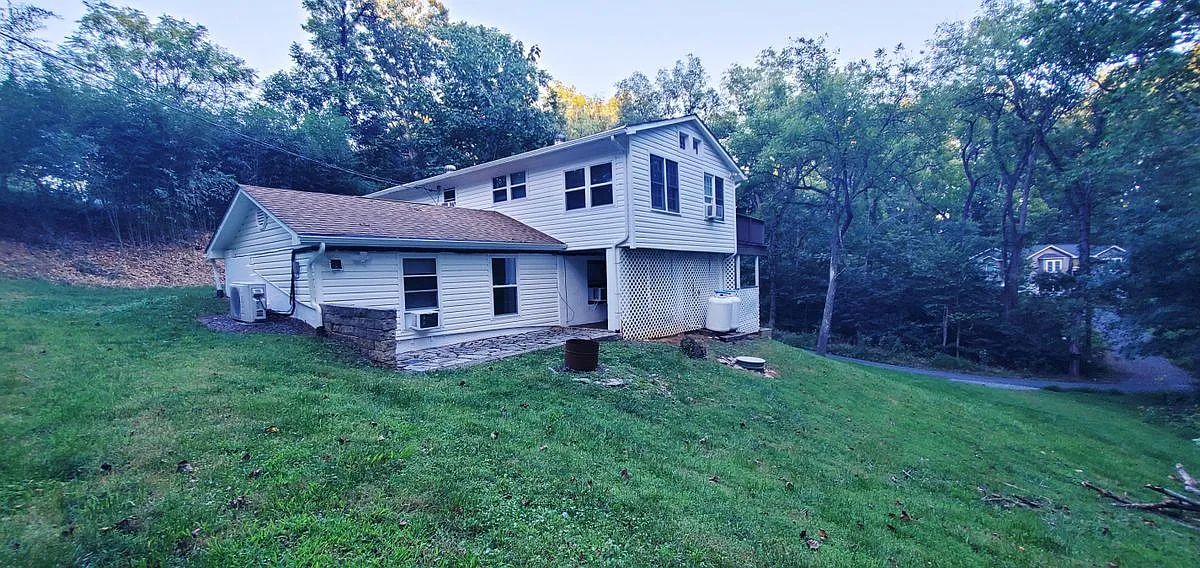 3 bed, 2.0 bath, 1512 sqft, $2,250 — Photo 2