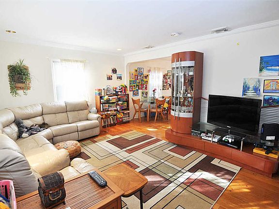 2nd image of 21123 Richland Ave