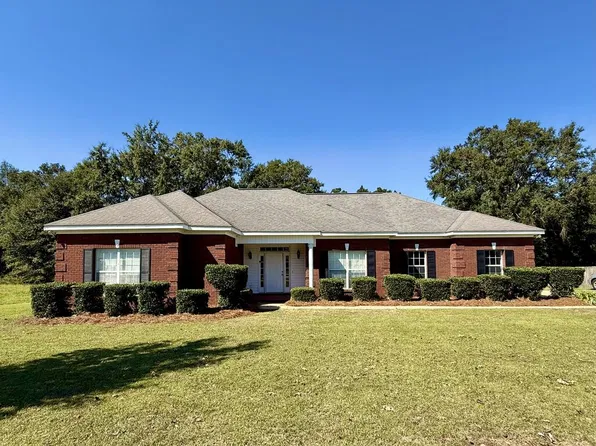 210 Azalea Ln, Headland, AL 36345