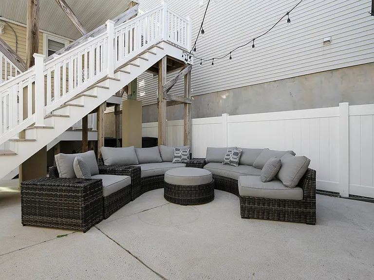 14 N Adams Ave — Photo 6