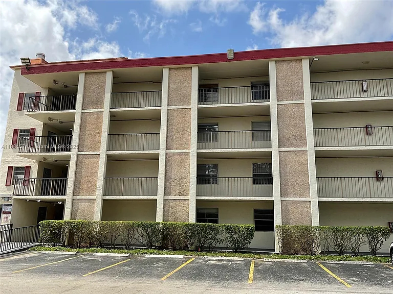 3001 NW 48th Ave #440 — Photo 4