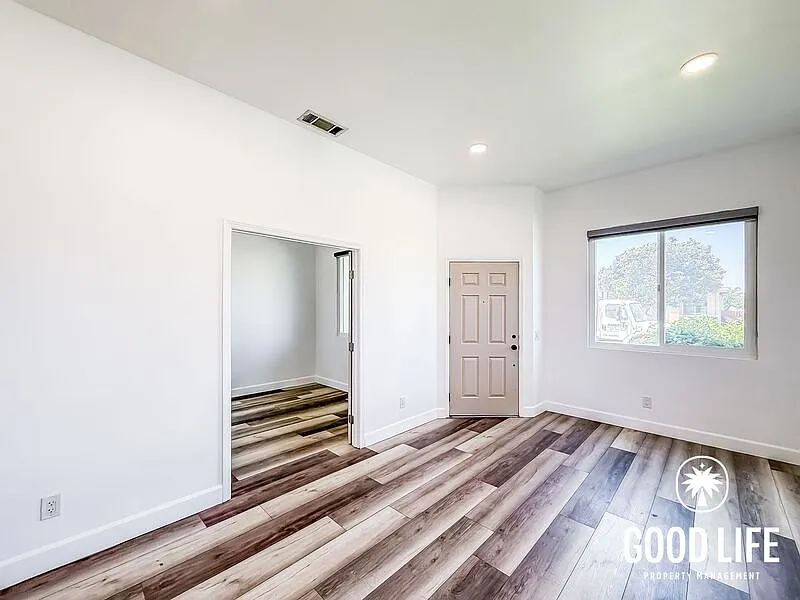 4 bed, 2.0 bath, 1454 sqft, $3,596 — Photo 4