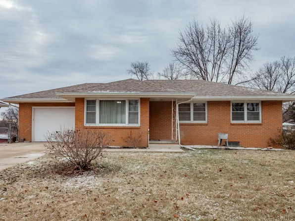 600 Pennsylvania St, Carlisle, IA 50047