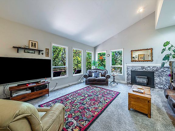 5th image of 1000 Ivy Ln