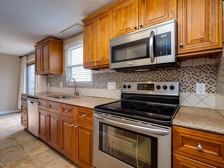 6978 Fallen Oaks Dr — Photo 12