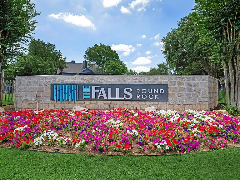Falls Round Rock — Photo 22
