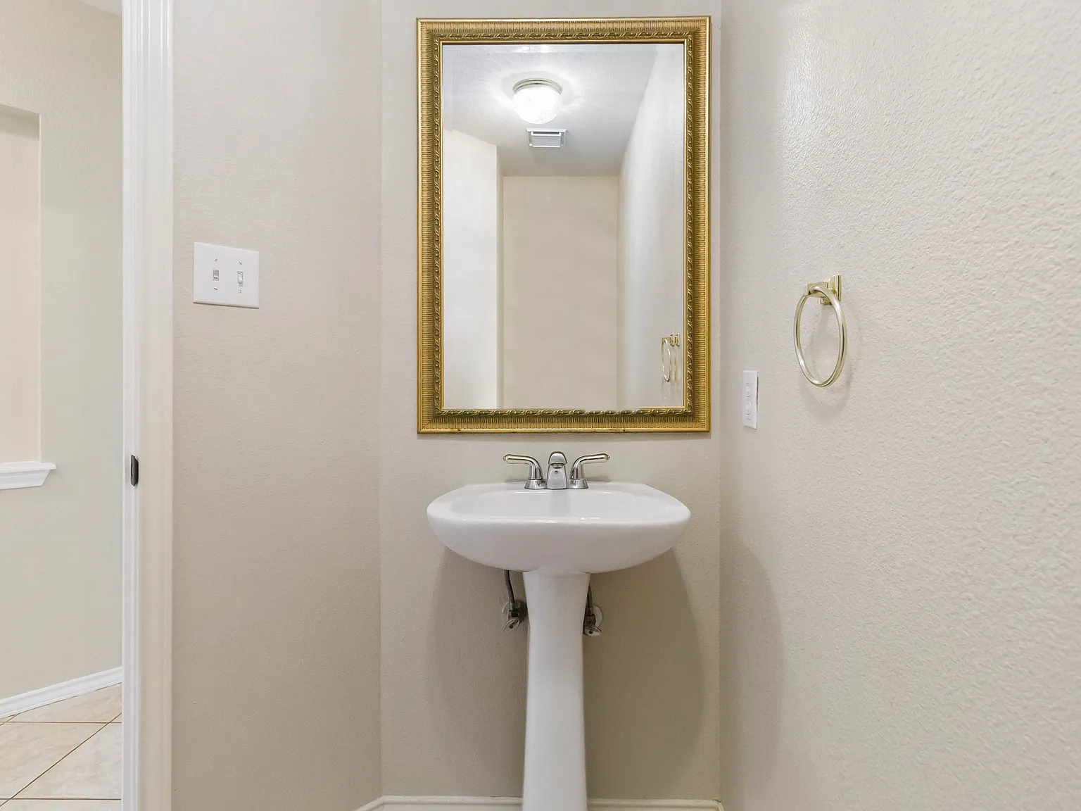 4 bed, 2.5 bath, 3082 sqft, $3,195 — Photo 2