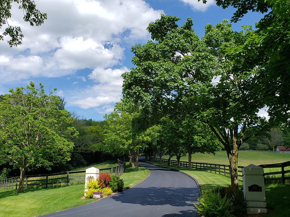 2nd image of W6683 E Shoreland Rd